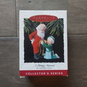 Vintage Hallmark Keepsake "A Fitting Moment" Mr and Mrs Claus Ornament